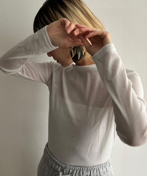 Kotoe（コトエ）の「プチハイネック ギャラクシーラメカットソー（Tシャツ/カットソー・レディース・ホワイト/ベージュ/ネイビー/ブラック・FREE）」の2枚目の写真