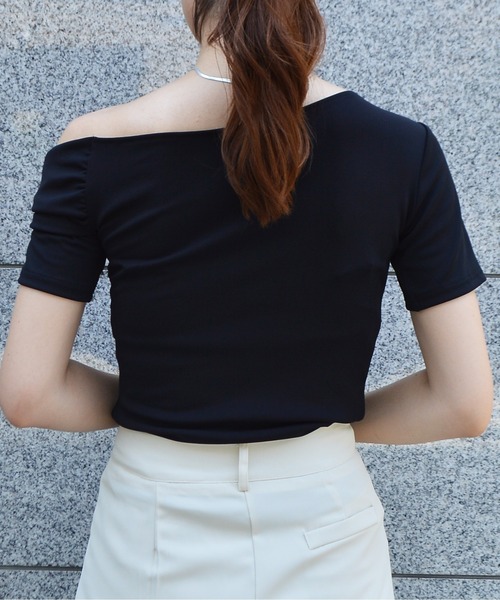 &soiree(アンドソワレ)の「ワンショルダー半袖トップス(Tシャツ/カットソー・レディース・ブラック/グレー/ホワイト・FREE)」の7枚目の写真