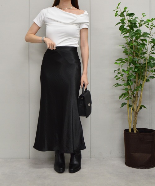&soiree(アンドソワレ)の「ワンショルダー半袖トップス(Tシャツ/カットソー・レディース・ブラック/グレー/ホワイト・FREE)」の15枚目の写真