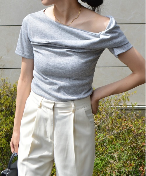 &soiree(アンドソワレ)の「ワンショルダー半袖トップス(Tシャツ/カットソー・レディース・ブラック/グレー/ホワイト・FREE)」の19枚目の写真