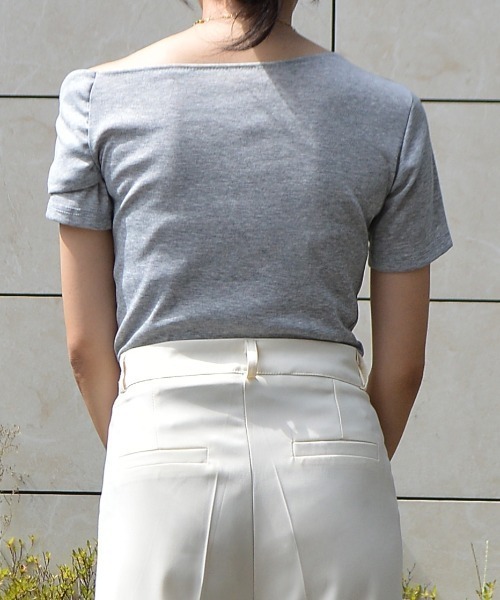 &soiree(アンドソワレ)の「ワンショルダー半袖トップス(Tシャツ/カットソー・レディース・ブラック/グレー/ホワイト・FREE)」の22枚目の写真