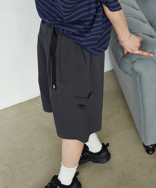 UMBRO（アンブロ）の「UMBRO × PUBLUX/アンブロ ＜機能性素材＞別注　ワンポイント ロゴ タック ショーツ　限定展開（その他パンツ・メンズ・ブラック/チャコールグレー・LARGE/MEDIUM）」の15枚目の写真