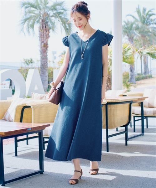 nissen(ニッセン)の「フリル袖Aラインデニムロングワンピース(ワンピース・レディース・ネイビー/ブルー・M/S/LL/L)」の1枚目の写真