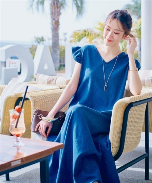 nissen(ニッセン)の「フリル袖Aラインデニムロングワンピース(ワンピース・レディース・ネイビー/ブルー・M/S/LL/L)」の5枚目の写真