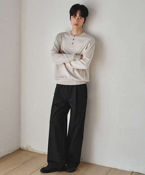 WEDNESDAY OASIS(ウェンズデーオアシス)の「テーラードディープワンタックチノパンツ_BLACK(W25PT22)(スラックス・メンズ・ブラック・LARGE/MEDIUM)」の2枚目の写真