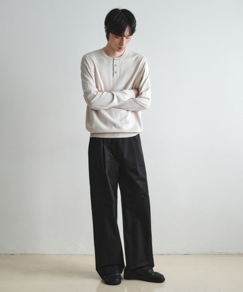 WEDNESDAY OASIS(ウェンズデーオアシス)の「テーラードディープワンタックチノパンツ_BLACK(W25PT22)(スラックス・メンズ・ブラック・LARGE/MEDIUM)」の4枚目の写真