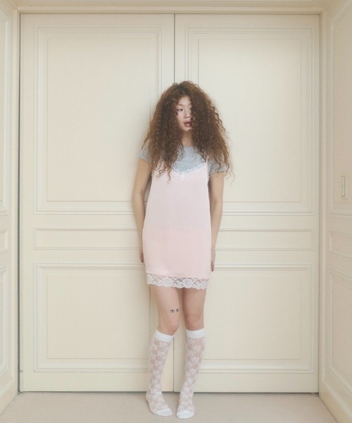 chernyy（チェルニー）の「satin lace mini cami dress / サテンレースキャミワンピ（ワンピース・レディース・ブラック/アイボリー/ピンク・MEDIUM/SMALL/LARGE）」の4枚目の写真