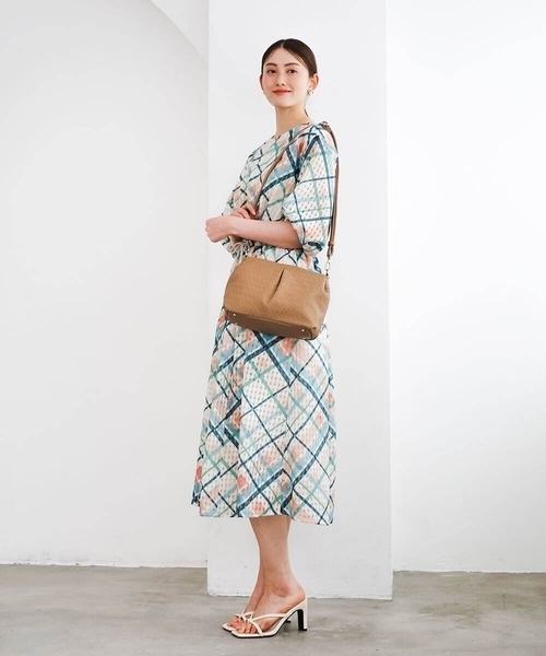 MK MICHEL KLEIN（エムケーミッシェルクラン）の「[2WAY]編み柄デザインワンハンドルバッグ（ショルダーバッグ・レディース・ライトブラウン/アイボリー/ブラック・00）」の8枚目の写真
