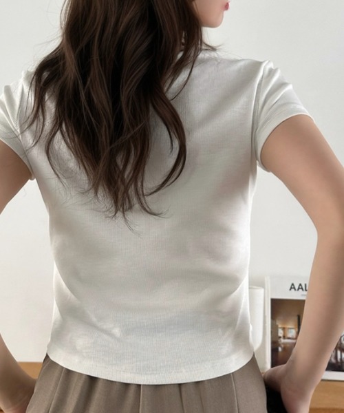 Eclat one(エクラワン)の「【Eclat one】バイカラー ショート丈 ヘンリーネック 半袖 トップス(Tシャツ/カットソー・レディース・ホワイト/グレー/ブラック/ダークグリーン・FREE)」の22枚目の写真