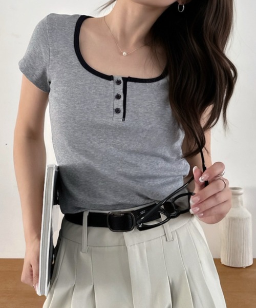 Eclat one(エクラワン)の「【Eclat one】バイカラー ショート丈 ヘンリーネック 半袖 トップス(Tシャツ/カットソー・レディース・ホワイト/グレー/ブラック/ダークグリーン・FREE)」の8枚目の写真