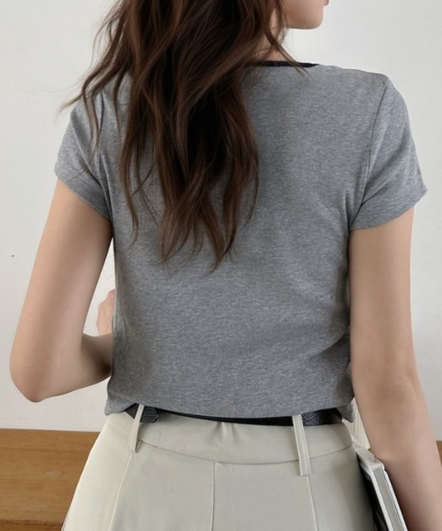 Eclat one(エクラワン)の「【Eclat one】バイカラー ショート丈 ヘンリーネック 半袖 トップス(Tシャツ/カットソー・レディース・ホワイト/グレー/ブラック/ダークグリーン・FREE)」の7枚目の写真
