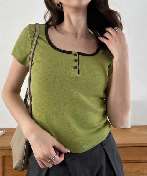 Eclat one(エクラワン)の「【Eclat one】バイカラー ショート丈 ヘンリーネック 半袖 トップス(Tシャツ/カットソー・レディース・ホワイト/グレー/ブラック/ダークグリーン・FREE)」の16枚目の写真