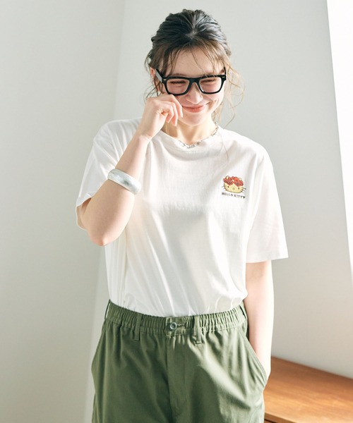 sanrio(サンリオ)の「【sanrio characters】HELLO KITTY/日焼けキティ半袖Tシャツ《サンリオキャラクターズ》(Tシャツ/カットソー・レディース・オフホワイト/ブラック/ピンク・M/3L/L/LL)」の6枚目の写真