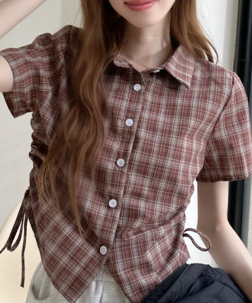 Ada.(エイダ)の「サイドギャザー ショート丈 チェック柄 半袖シャツ(シャツ/ブラウス・レディース・ブラック/ブラウン/レッド・FREE)」の7枚目の写真