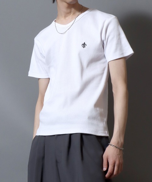 ANPAS（アンパス）の「Ribbed-Knit V-Neck Short-Sleeve Tee / テレコVネック ワンポイント刺繍 半袖Tシャツ メンズ レディース ユニセックス（Tシャツ/カットソー・メンズ・ホワイト/ブラック・S/M/L）」の10枚目の写真