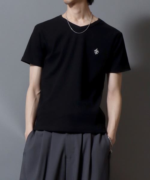ANPAS（アンパス）の「Ribbed-Knit V-Neck Short-Sleeve Tee / テレコVネック ワンポイント刺繍 半袖Tシャツ メンズ レディース ユニセックス（Tシャツ/カットソー・メンズ・ホワイト/ブラック・S/M/L）」の20枚目の写真