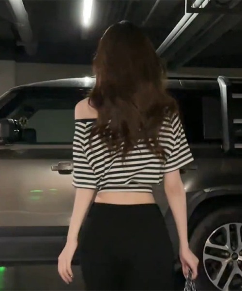 Ritzy(リッツィー)の「ボーダーオフショルダークロップド T シャツ(Tシャツ/カットソー・レディース・ブラック×ホワイト・M/L/S)」の6枚目の写真