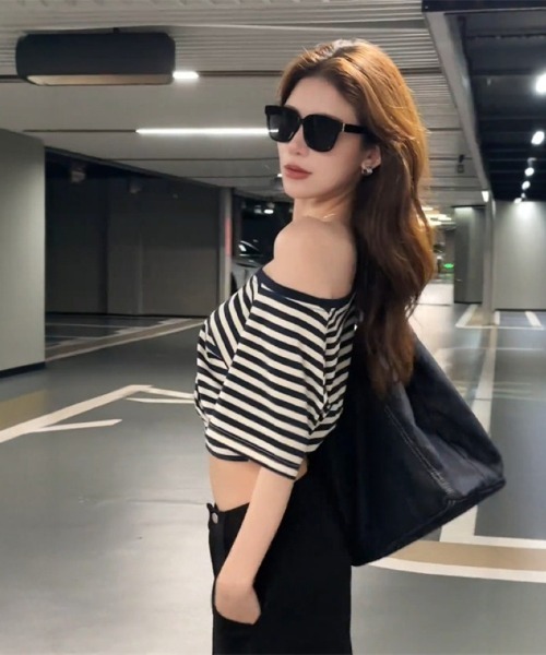 Ritzy(リッツィー)の「ボーダーオフショルダークロップド T シャツ(Tシャツ/カットソー・レディース・ブラック×ホワイト・M/L/S)」の10枚目の写真