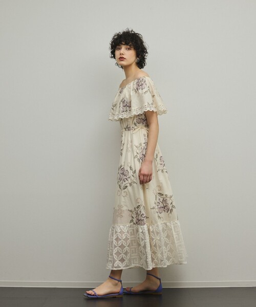 GRACE CONTINENTAL(グレースコンチネンタル)の「レースコンビクロスステッチワンピース(ワンピース・レディース・ブラック/キナリ・36)」の4枚目の写真
