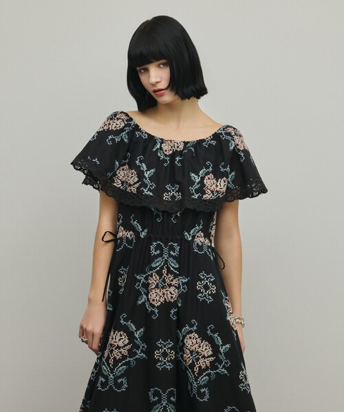 GRACE CONTINENTAL(グレースコンチネンタル)の「レースコンビクロスステッチワンピース(ワンピース・レディース・ブラック/キナリ・36)」の17枚目の写真