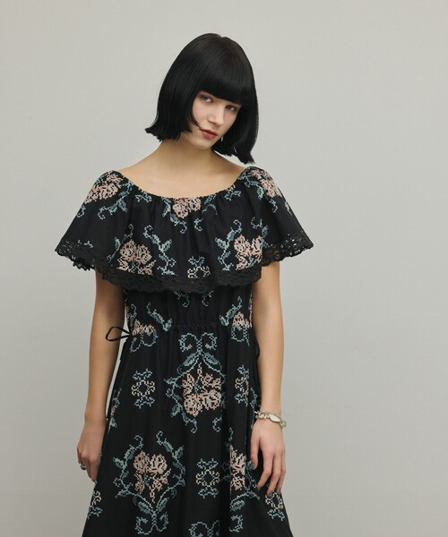 GRACE CONTINENTAL(グレースコンチネンタル)の「レースコンビクロスステッチワンピース(ワンピース・レディース・ブラック/キナリ・36)」の19枚目の写真