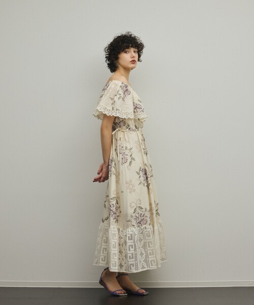 GRACE CONTINENTAL(グレースコンチネンタル)の「レースコンビクロスステッチワンピース(ワンピース・レディース・ブラック/キナリ・36)」の3枚目の写真