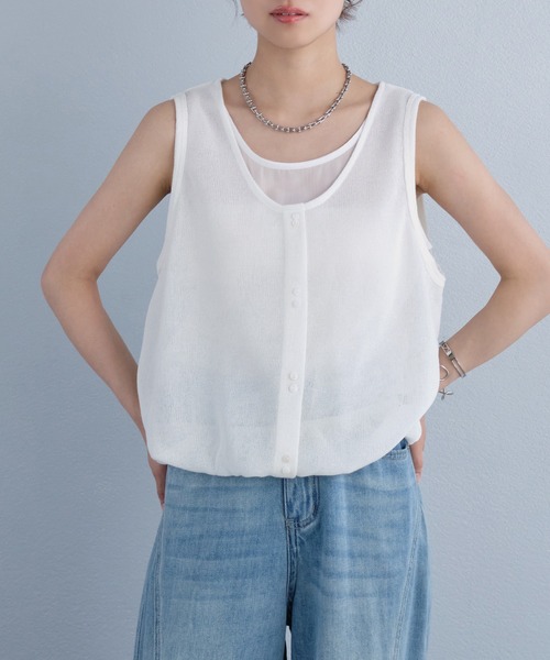 murea(ミュレア)の「レイヤード風シアーニットノースリーブトップス(ニット/セーター・レディース・ホワイト/ベージュ/ブラック・FREE)」の2枚目の写真