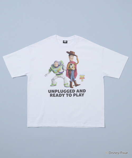 FREAK'S STORE(フリークスストア)の「限定展開 「トイ・ストーリー5」デザイン 別注 キャラクター クルーネック プリントTシャツ(Tシャツ/カットソー・メンズ・ホワイト/ゴールド/その他/オフホワイト/ナチュラル/シルバー・SMALL/MEDIUM/LARGE)」の7枚目の写真