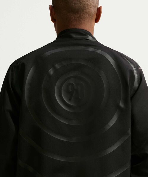 NIKE(ナイキ)の「ナイキ マッド 90 コレクション “Laser 90” メンズ ウーブン ジャケット / Nike Mad 90 Pack "Laser 90" Men's Woven Jacket IU4687-010 Black(ブルゾン・メンズ・ブラック・2XL/XL/M/L/S)」の5枚目の写真