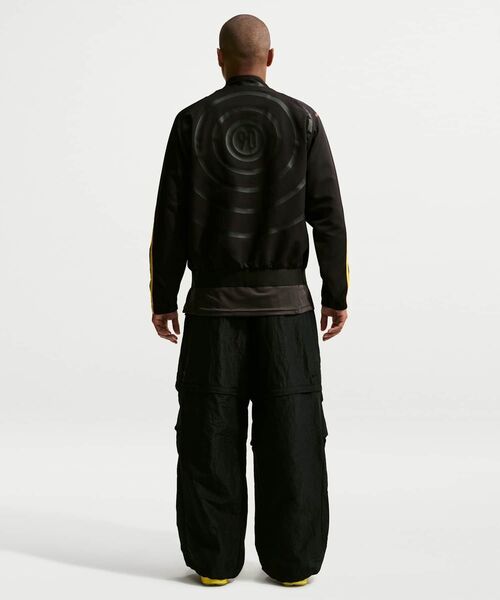 NIKE(ナイキ)の「ナイキ マッド 90 コレクション “Laser 90” メンズ ウーブン ジャケット / Nike Mad 90 Pack "Laser 90" Men's Woven Jacket IU4687-010 Black(ブルゾン・メンズ・ブラック・2XL/XL/M/L/S)」の2枚目の写真