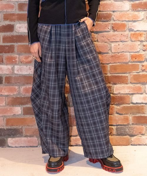 AULA AILA(アウラアイラ)の「【セットアップ着用可】ワイドコクーンパンツ(その他パンツ・レディース・ネイビー/グレー/ピンク・1/0)」の2枚目の写真