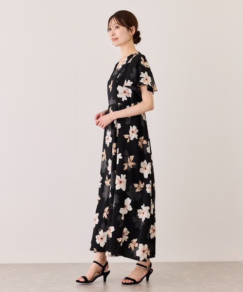 Jayro(ジャイロ)の「Vネック花柄ワンピース(ワンピース・レディース・ブラック系その他/オフホワイト・M)」の4枚目の写真