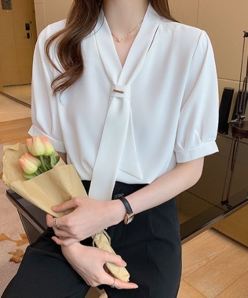 HAILY(ヘイリー)の「パフスリーブボウタイデザインブラウス/フォーマル セレモニー オケージョン オフィス(シャツ/ブラウス・レディース・ホワイト/ブルー・FREE)」の6枚目の写真
