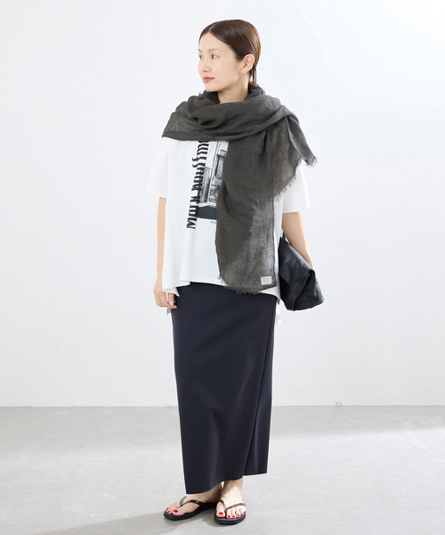 IENA(イエナ)の「NIMNIMDUAI/ニムニムデュアイ 別注 PREMIUM LINEN GAUZE STOLE ストール(ストール/ショール・レディース・ボルドー/グレー/ベージュ/チャコールグレー・FREE)」の5枚目の写真