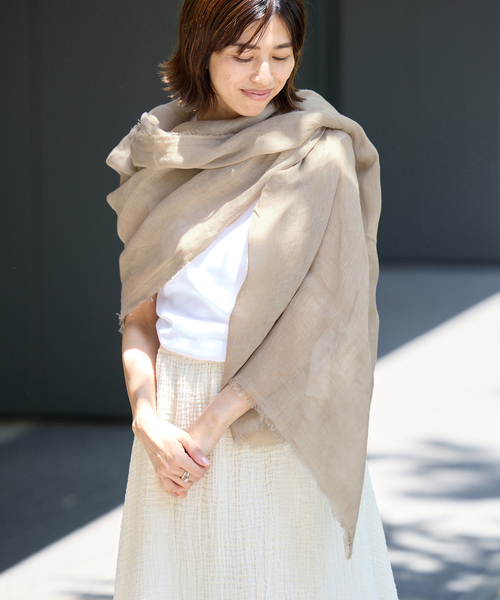 IENA(イエナ)の「NIMNIMDUAI/ニムニムデュアイ 別注 PREMIUM LINEN GAUZE STOLE ストール(ストール/ショール・レディース・ボルドー/グレー/ベージュ/チャコールグレー・FREE)」の18枚目の写真