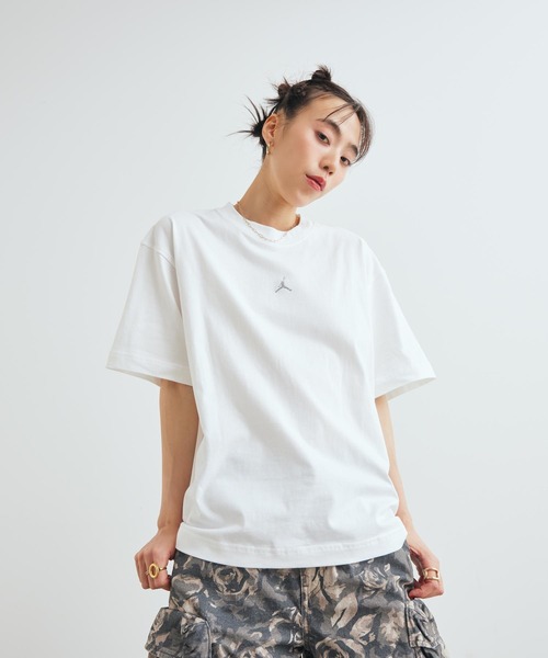 JORDAN BRAND（ジョーダンブランド）の「ジョーダン エッセンシャル ウィメンズ ガールフレンド Tシャツ / Jordan Essentials Women's Girlfriend T-Shirt IM7155-100 White（Tシャツ/カットソー・レディース・ホワイト・L/XS/XL/S/M）」の3枚目の写真