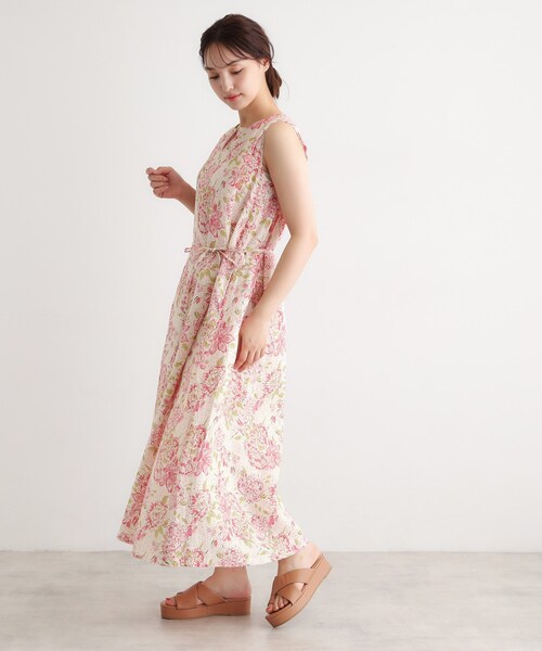 LAURA ASHLEY(ローラアシュレイ)の「【リネン100%/洗える】リリス柄ワンピース(ワンピース・レディース・ピンク系その他/ブルー系・38)」の5枚目の写真