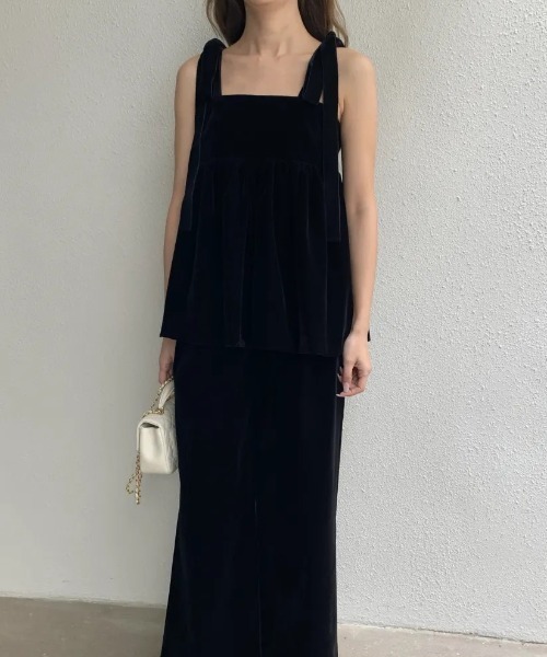 BIRTHDAY BASH(バースデイバッシュ)の「SALLY VELOUR RIBBON CAMISOLE TOPS(Tシャツ/カットソー・レディース・ブラック・MEDIUM/SMALL)」の2枚目の写真