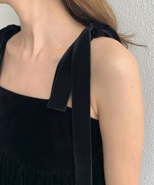 BIRTHDAY BASH(バースデイバッシュ)の「SALLY VELOUR RIBBON CAMISOLE TOPS(Tシャツ/カットソー・レディース・ブラック・MEDIUM/SMALL)」の5枚目の写真