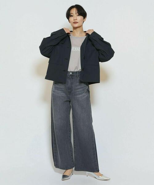feerique（フィーリック）の「feerique ポリエステルツイルワイドクロップドジャケット［セットアップ可能］（デニムジャケット・レディース・ベージュ/チャコールグレー・1/2）」の4枚目の写真