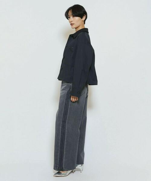 feerique（フィーリック）の「feerique ポリエステルツイルワイドクロップドジャケット［セットアップ可能］（デニムジャケット・レディース・ベージュ/チャコールグレー・1/2）」の7枚目の写真