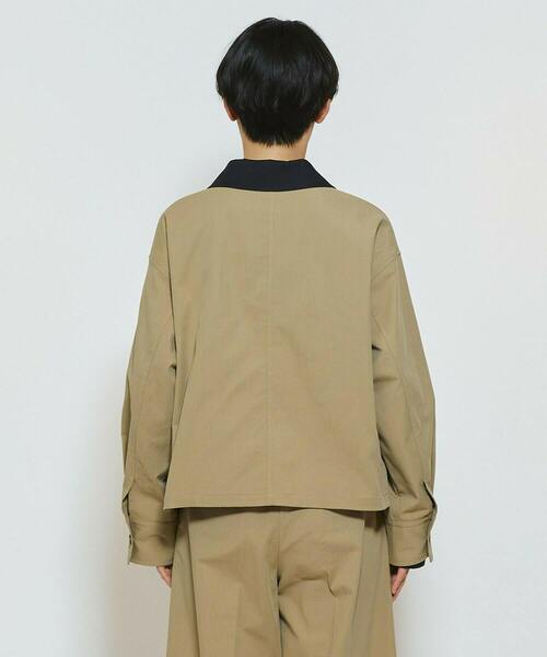 feerique（フィーリック）の「feerique ポリエステルツイルワイドクロップドジャケット［セットアップ可能］（デニムジャケット・レディース・ベージュ/チャコールグレー・1/2）」の20枚目の写真
