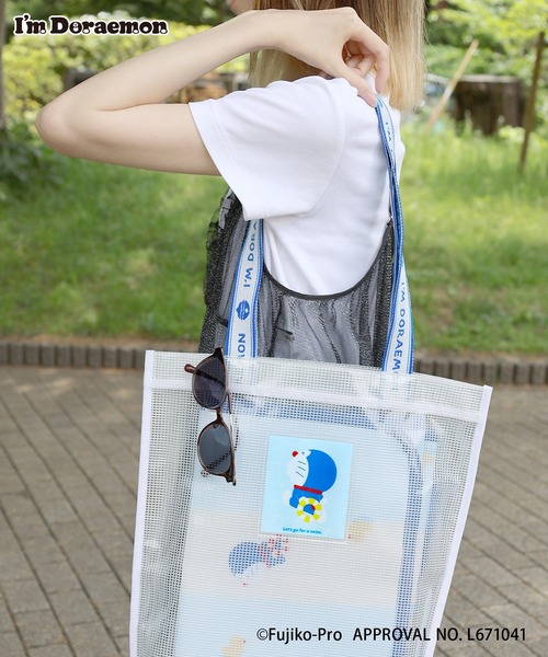 Flowering（フラワーリング）の「I’M DORAEMON/ビニールメッシュトート（トートバッグ・レディース・ブルー・FREE）」の9枚目の写真
