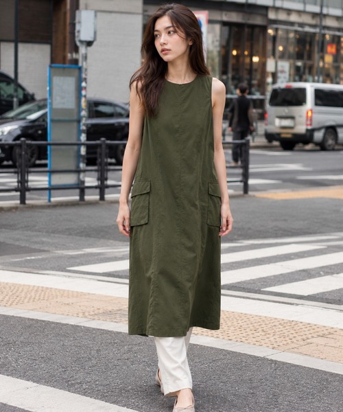 KONVINI(コンビニ)の「【KONVINI select】ナイロンミリタリーノースリーブロングワンピース(ワンピース・レディース・ブラック/カーキ・FREE)」の8枚目の写真