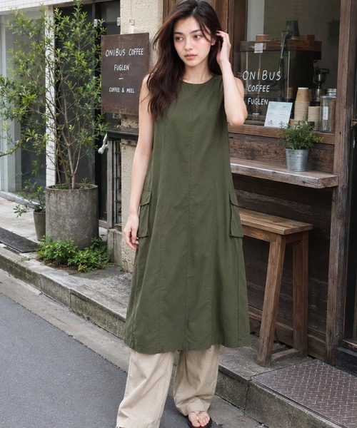KONVINI(コンビニ)の「【KONVINI select】ナイロンミリタリーノースリーブロングワンピース(ワンピース・レディース・ブラック/カーキ・FREE)」の18枚目の写真