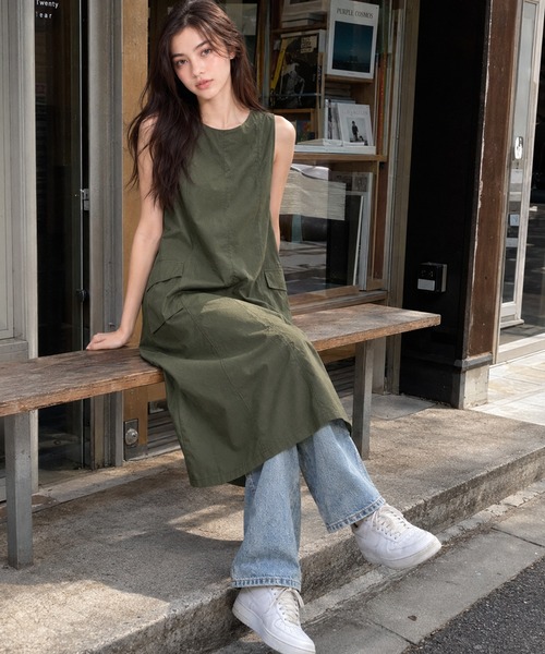 KONVINI(コンビニ)の「【KONVINI select】ナイロンミリタリーノースリーブロングワンピース(ワンピース・レディース・ブラック/カーキ・FREE)」の16枚目の写真