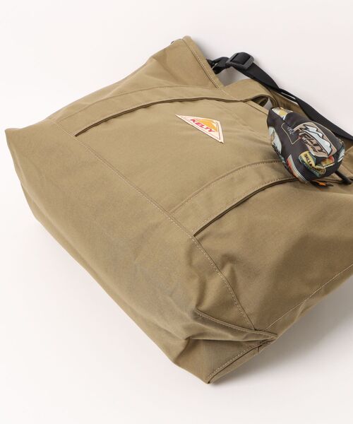 KELTY(ケルティ)の「総柄ポーチ付/限定モデル【KELTY】LIMITED ZIP TOTE S(トートバッグ・レディース・タン/ブラック/オリーブ・ONE SIZE)」の4枚目の写真