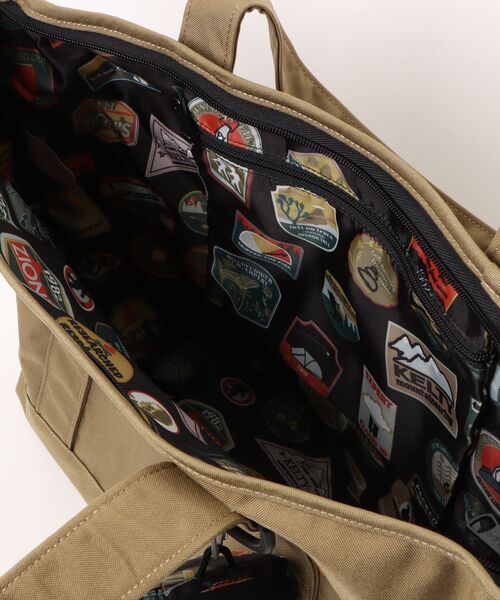 KELTY(ケルティ)の「総柄ポーチ付/限定モデル【KELTY】LIMITED ZIP TOTE S(トートバッグ・レディース・タン/ブラック/オリーブ・ONE SIZE)」の5枚目の写真