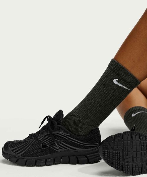 NIKE（ナイキ）の「ナイキ ズーム スカイロン 11 ウィメンズシューズ / Nike Zoom Skylon 11 Women's Shoes IU7360-002 Black（スニーカー・レディース・ブラック・24.5/26/25.5/22.5/22/25/24/23.5/23）」の9枚目の写真