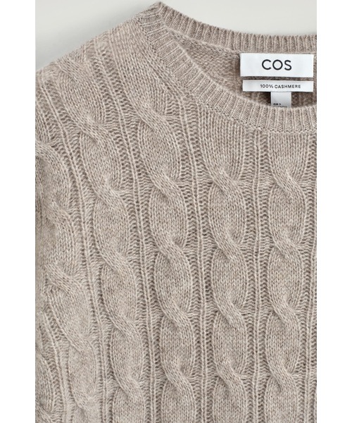 COS(コス)の「ケーブルニット カシミヤ セーター(ニット/セーター・レディース・ネイビー/ベージュ・XS/S/M/L)」の15枚目の写真